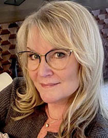 Dee Emory headshot.