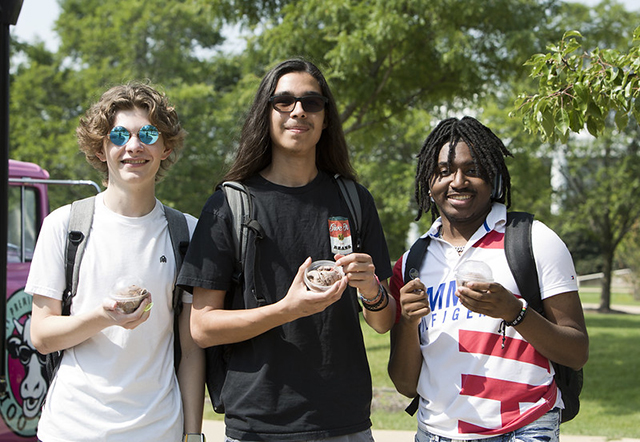 Students at Illinois' College of DuPage