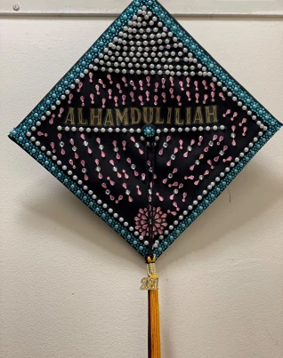 The winning Graduation Cap design in the 2021 Commencement contest